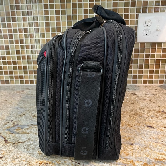 Swiss Gear Wagner laptop briefcase - Picture 2 of 5